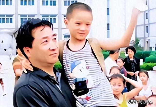 75岁的姜昆没有想到：女儿46岁仍旧没有结婚，养子倒成了他的骄傲