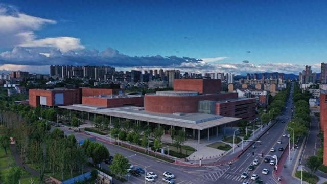 粉碎城市破解版游戏下载（景德镇刘伴城大闹一场）