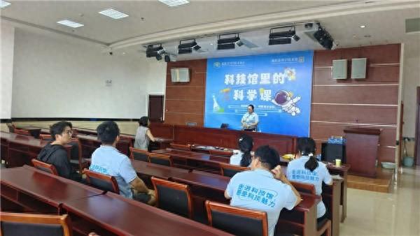 枞阳县科技馆开展科技辅导员科学实验与科技制作交流活动