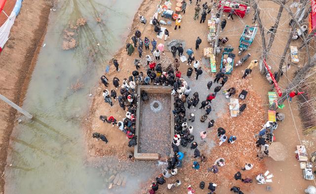 郑州30年枯井突变“温泉”，村民日赚千元，专家：并不是好事