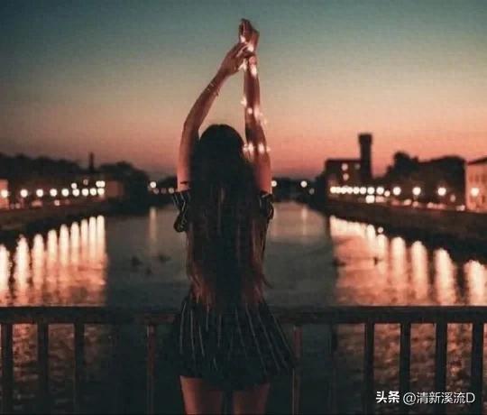 伤感句子（经典伤感且治愈的情感文案｜新颖的句子｜适合朋友圈的文案）