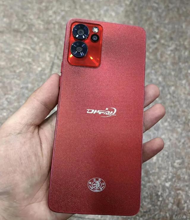 来自朝鲜的“洋垃圾”手机，搭载安卓12系统，采用联发科5G芯片