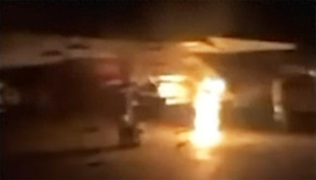 俄军两架苏-30在基地被烧毁，乌军破坏行动又一次取得战果