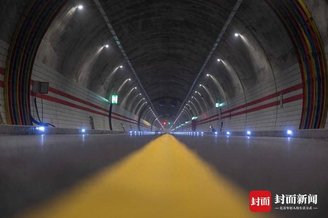 从栈道、公路到夹金山隧道 14张独家影像看60年如何跨越夹金山｜封面头条
