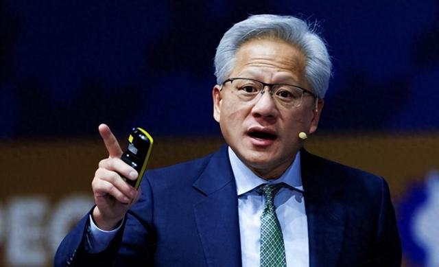 用国产替代国外芯片！黄仁勋高调“唱衰”美国AI，直言中国将赢！