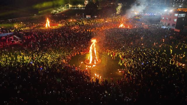 会泽火把节：钱城共庆民族盛宴 四十万网友云端同欢
