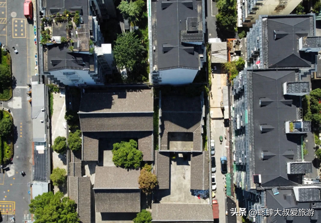 杭州宝藏街区太有底蕴了，拥有深宅大院与古寺，适合秋日探古徒步