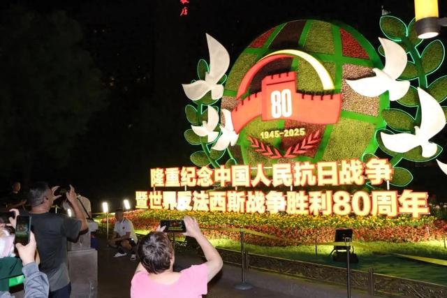 每一座花坛，都是中国！长安街10组主题花坛，跨越80年，打卡路线——