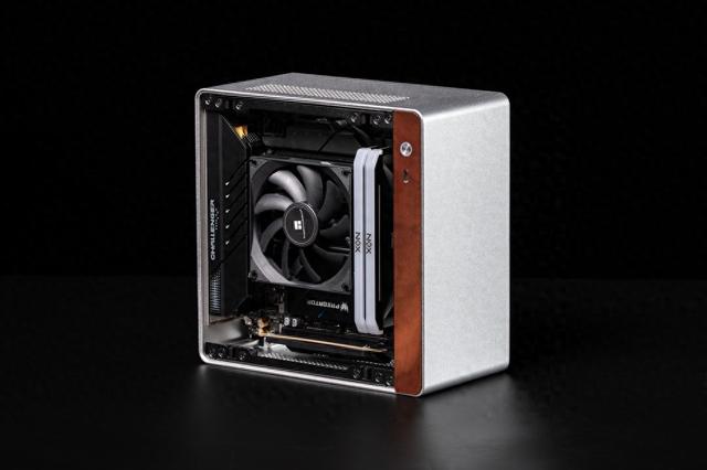 英特尔酷睿Ultra5 230F+铭瑄挑战者H810ITX+乔思伯NV10装机分享！
