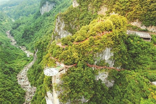 喀斯特奇景引客来