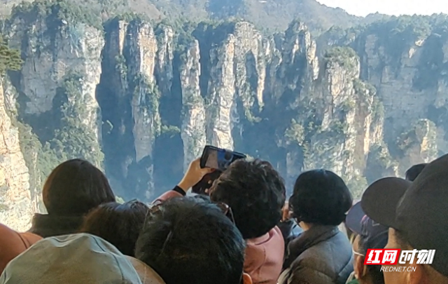 韩国游客络绎不绝 张家界国家森林公园成热门打卡地