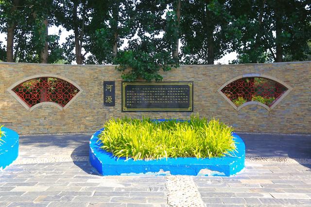 邢台华庄泉景区，众多市民专程来此取水，成为千年泉城的独特一景