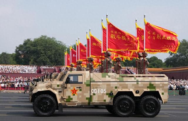 美国就算一动不动，中国20年也追不上，九三阅兵打了多少专家的脸