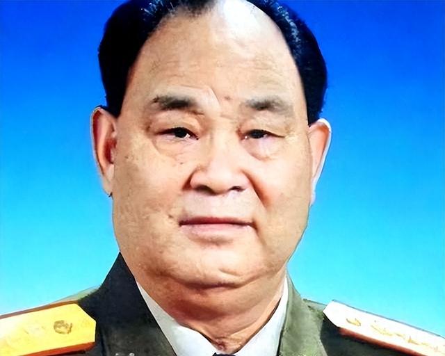 成都军区副司令，在西藏视察时遇难，享年63岁，司令员因此被免职