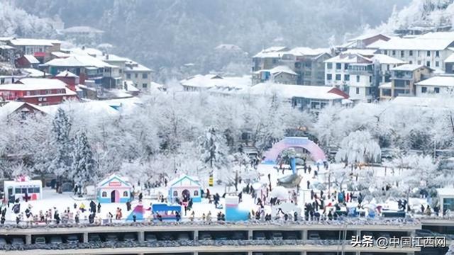 庐山：雪景醉游人