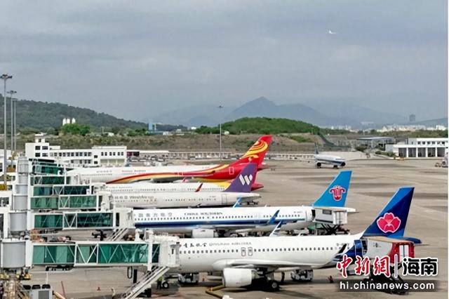 2025年暑运以来三亚机场实现航班起降、旅客吞吐“双增长”
