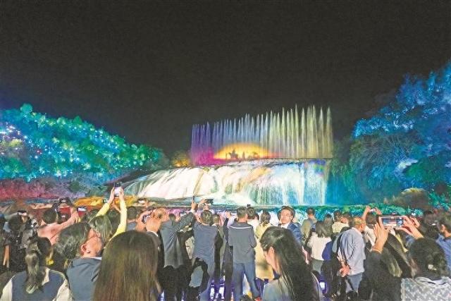 黄果树有个“夜间消费圈”