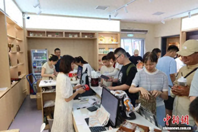 中新网关注丨楚韵焕新彩 荆州博物馆文创热潮引客来