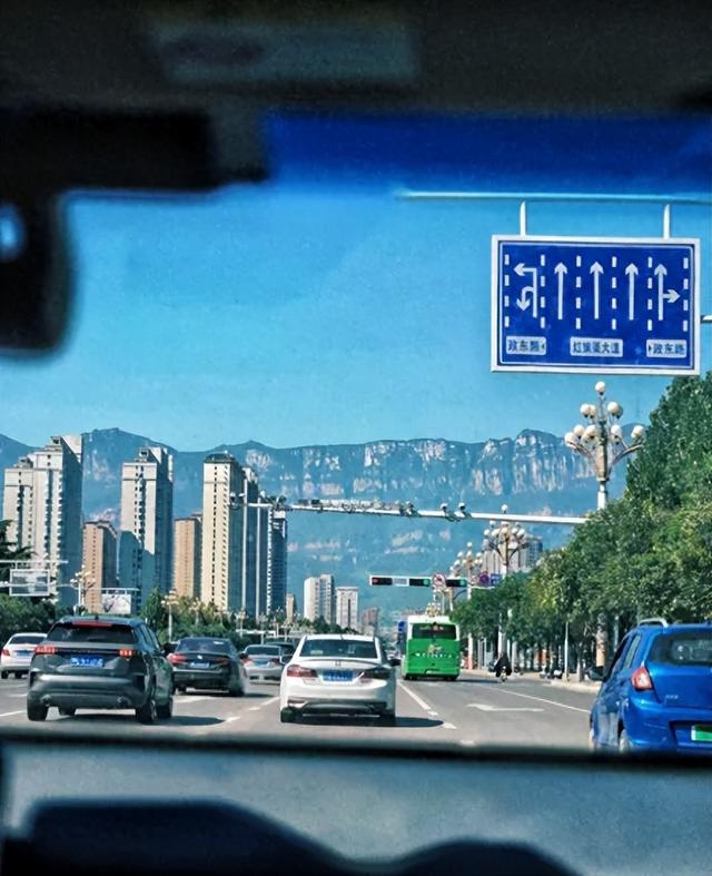 推窗见青山，河南有自己的山城！