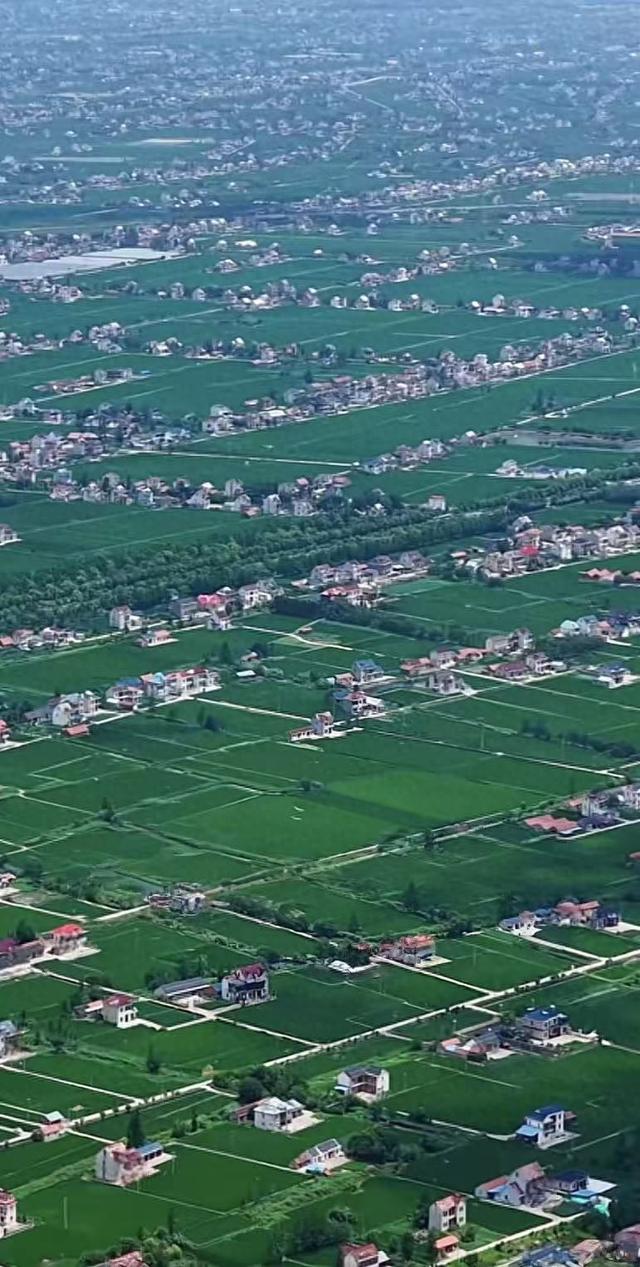 江苏有个地方的农村整体看很优美，村民过着富裕美滋滋的生活