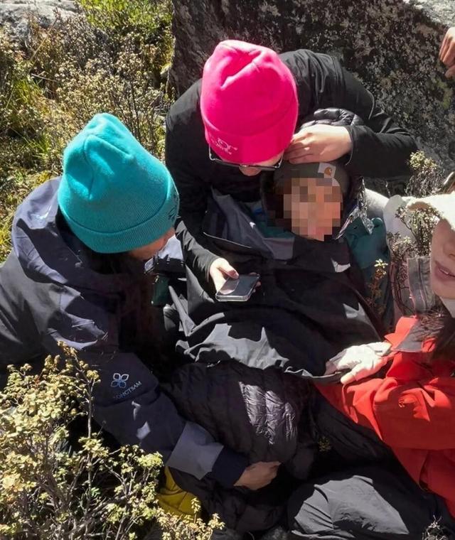 女孩徒步党岭失温被弃后续：被曝是全女“搭子”，数人轮流背下山