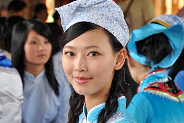 他们是纯正汉族人，说的正宗汉语