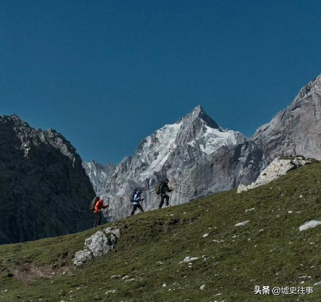 在喜马拉雅山“搞艺术	”	，始祖鸟“敬畏自然”的人设算是塌了