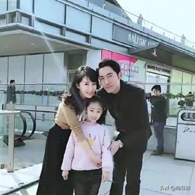 原来女演员李念的老公是他，帅气十足，气宇不凡！