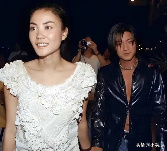王菲也没想到，自己宝贝11年的男友谢霆锋，居然是个“扶妹魔”