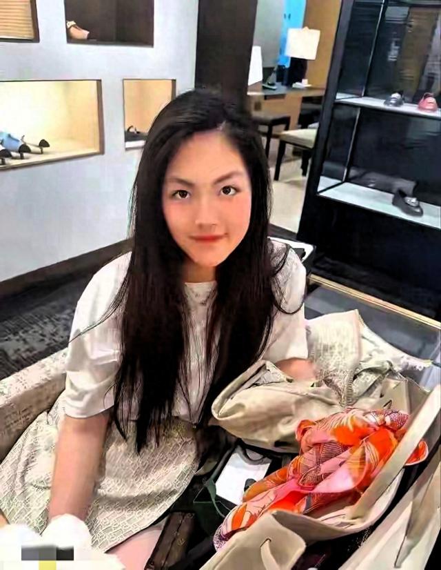 李湘晒自己家北京小院，房子太大了 网友认为是景区，真是有钱人呐
