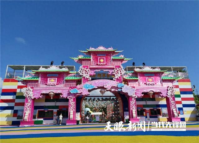 即日起，多彩欢乐谷夜间灯光秀正式开启