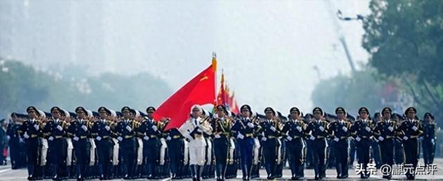 美国就算一动不动，中国20年也追不上，九三阅兵打了多少专家的脸