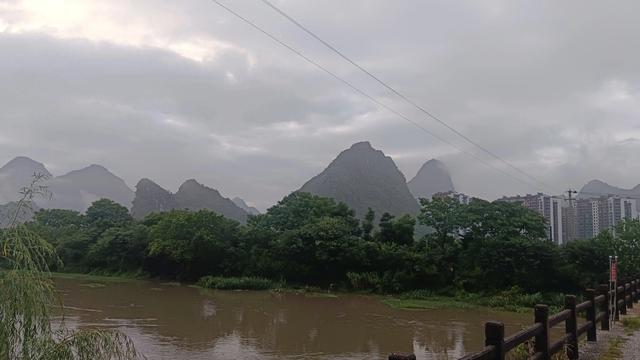 桂林的风景美如画雨后的清晨