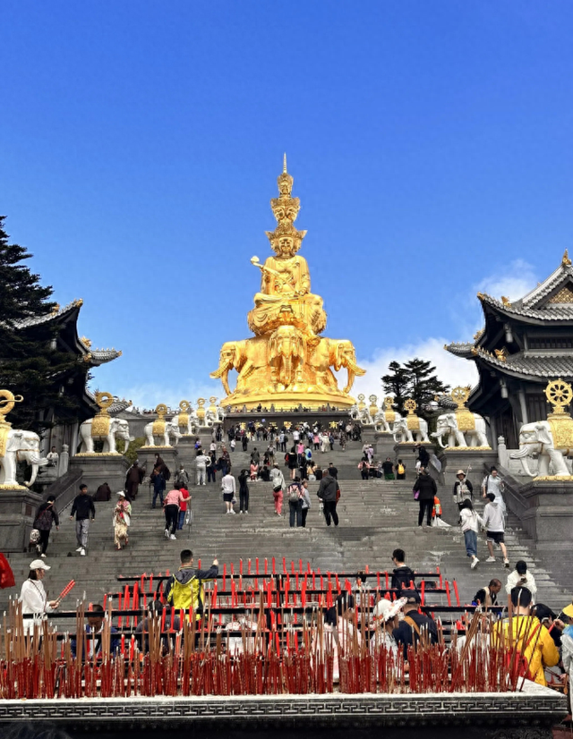 奇了怪了！峨眉山的香火，怎么就烧成了游客的“香火钱”？