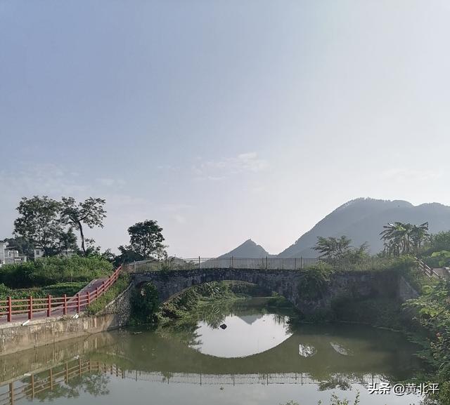 广西南宁市马山县周水村，探那马土司故地，有水上乐园还有斗牛场