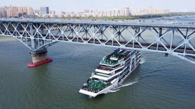 “水韵江苏”新名片：长江游轮“夜模式”激活金陵文旅消费活力