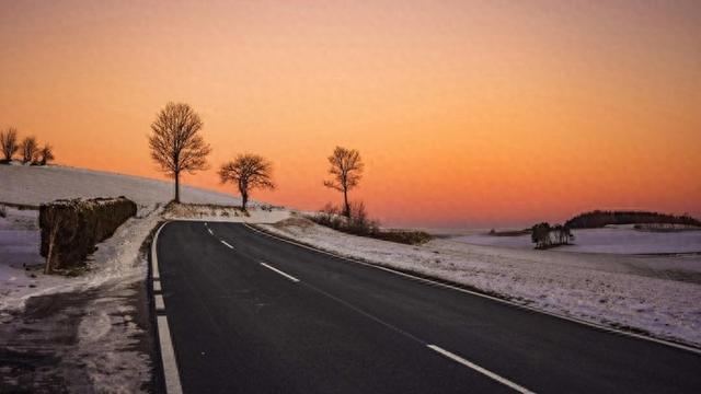 杨逸：跟着国道一起走