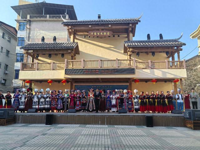 文旅融合添新彩！2025 广西优秀舞台艺术作品亮相百色解放街千姿百色戏台