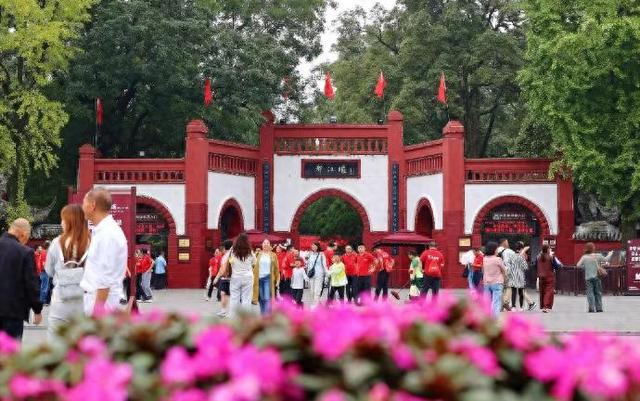 赏金秋庆双节丨大假第三天，四川A级景区接待游客728.98万人次