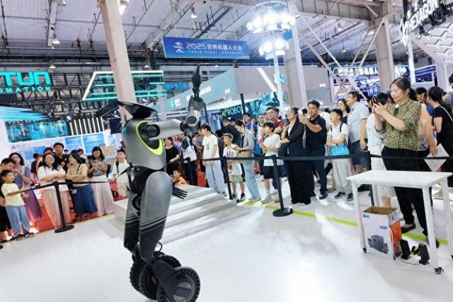 火爆世界机器人大会！广汽人形机器人GoMate到底什么来头？