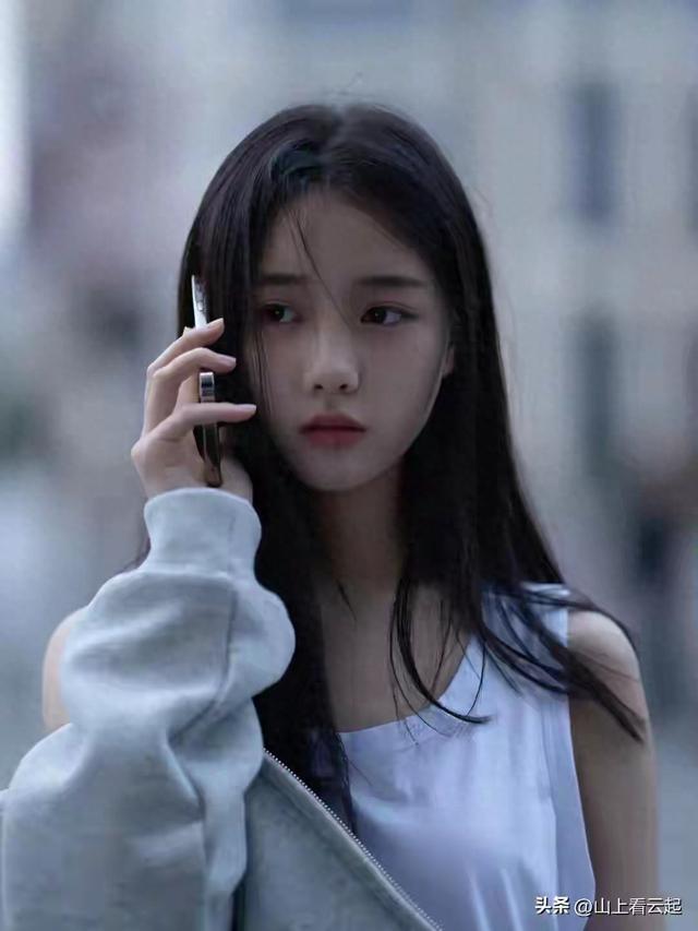 湖北武汉一校花好漂亮 168cm身高体重45kg 美得太犯规 让人移不开眼