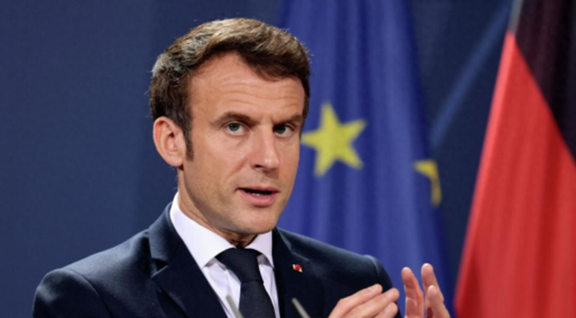 还没上访华专机，马克龙催中国送礼，法国致电北京，王毅亮出16字