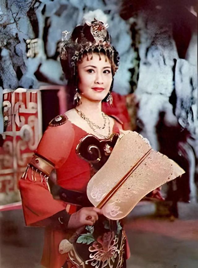 女战士大战西西游记（铁扇公主火焰山上的女战神）
