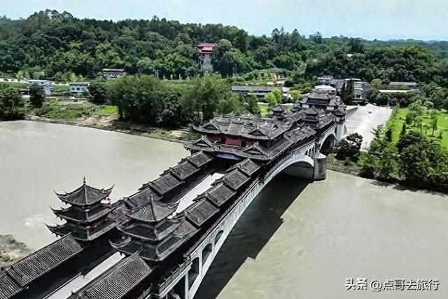 成都黄龙溪被冷落的寺庙，位置堪称绝佳，现32尊观音化身像！