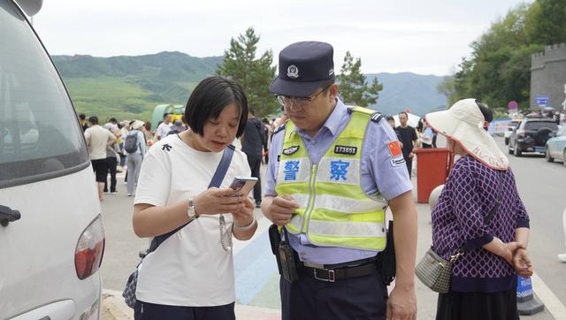 日光山警务室以“警”护“景” 全力为游客安全保驾护航