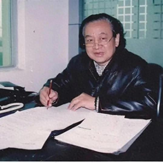 曾腾芳：在珠海登将军山