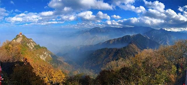 秦岭金秋美如画 层林尽染引客来