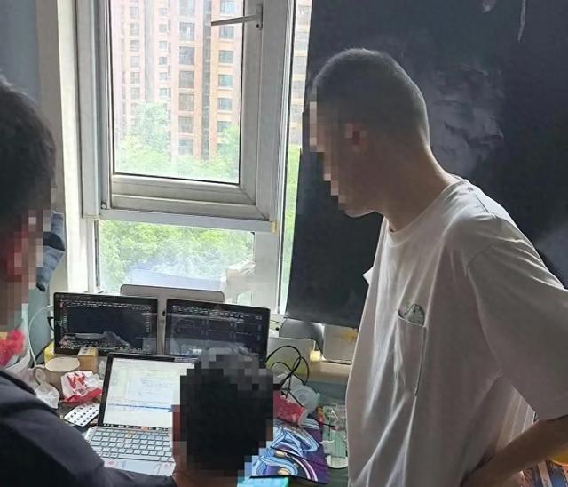 疯狂僵尸大逃杀破解版（17万余个僵尸号疯狂非法引流）