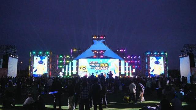 夜幕乐章：街头音乐会奏响幸福旋律