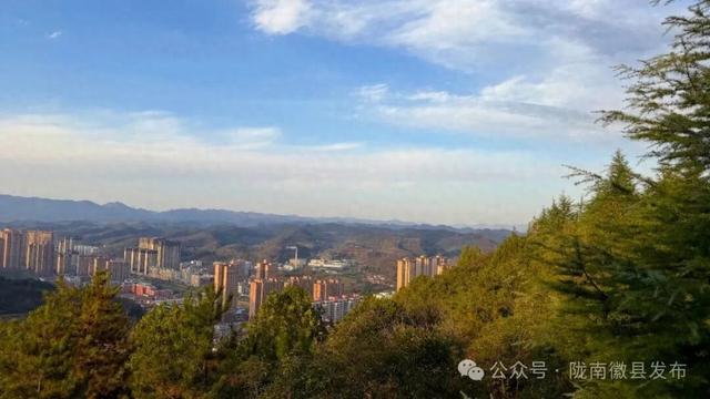 徽县的初冬，是秋天的一场盛大留白